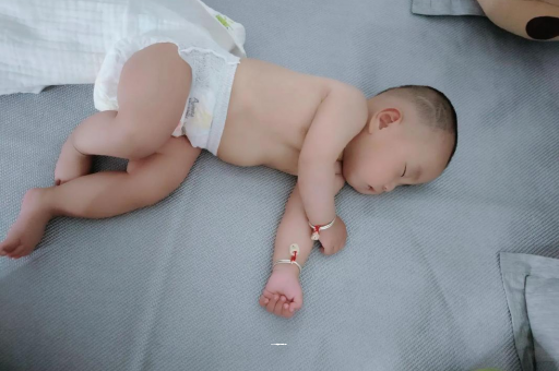安宁怀孕多久会显肚子
